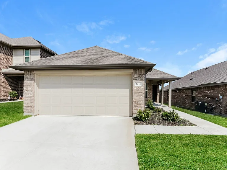 1414 Matthew Dr — Photo 1