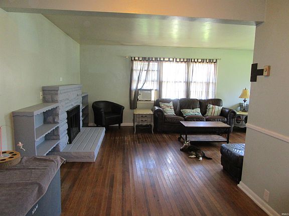 5th image of 407 Marilyn Ct