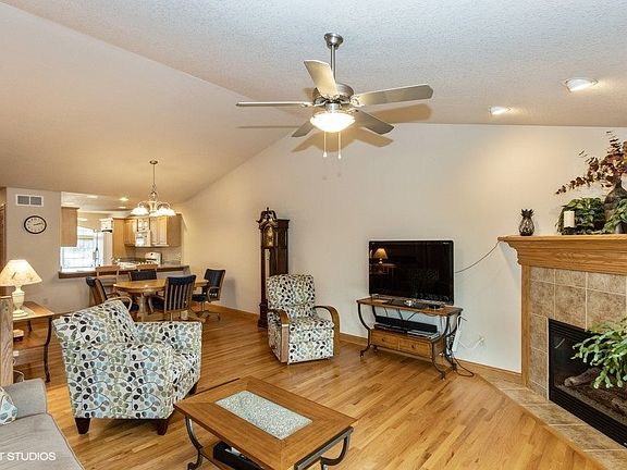 5th image of 15 E Weston Dr