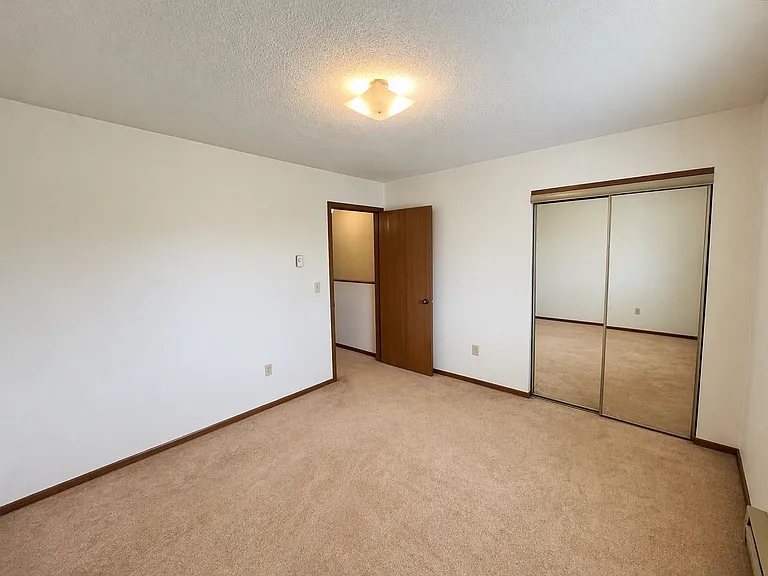 604 Hollywood Dr — Photo 8