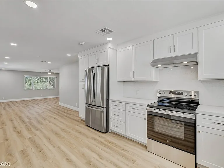 1800 8th Pl — Photo 3