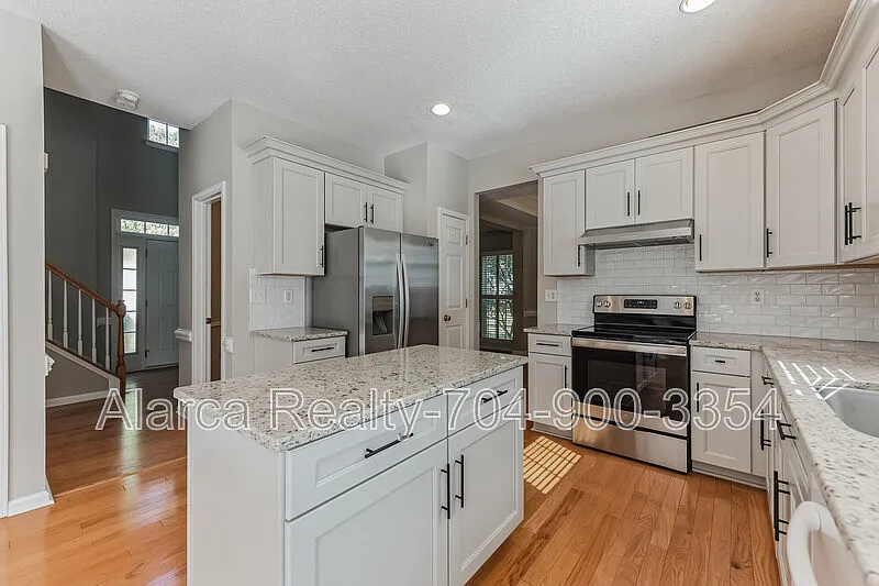 4 bed, 2200 sqft, $2,600 — Photo 2