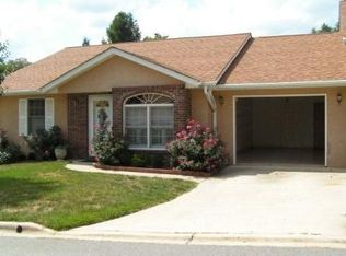 32 Carriage Ct, Franklin, NC 28734