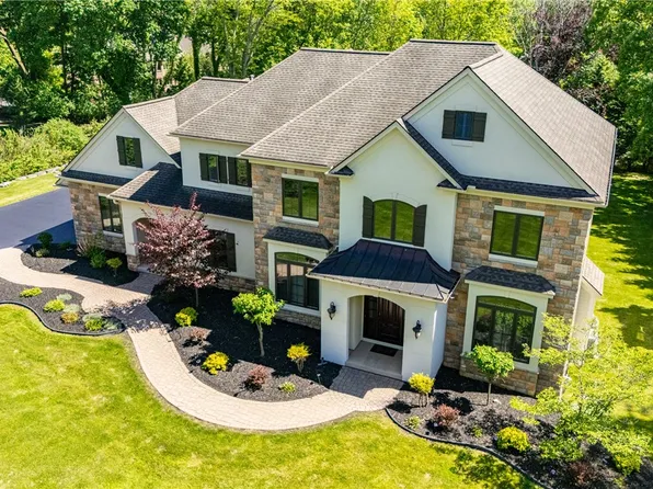 488 Clover Hills Dr, Rochester, NY 14618