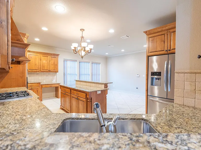 10011 Loveland Ct — Photo 6