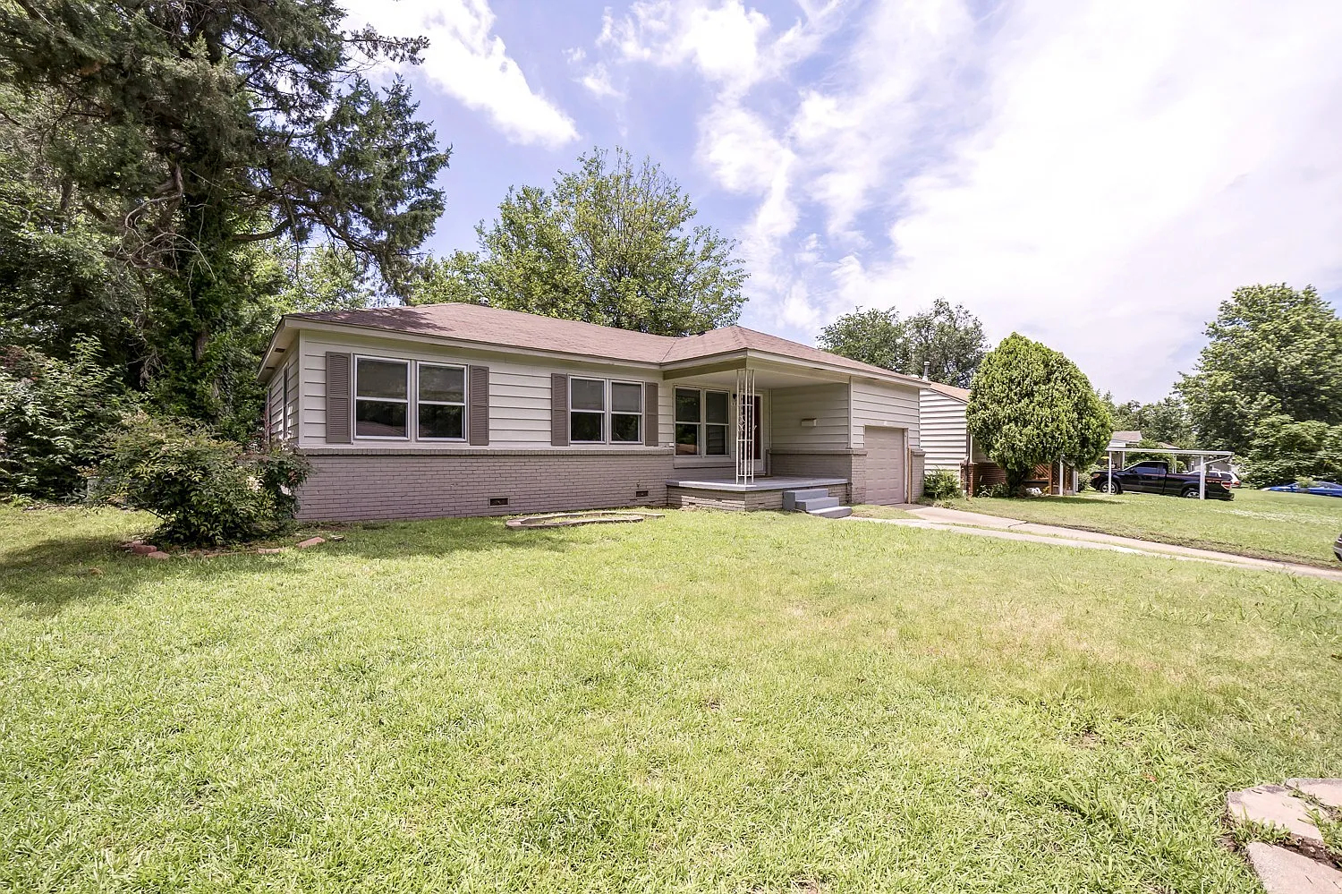 3 Bed | 1 Bath in Broken Arrow! — Photo 2