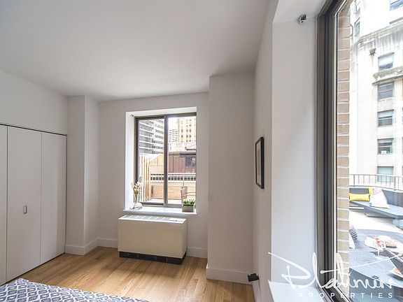 5th image of 45 Wall St APT 2214