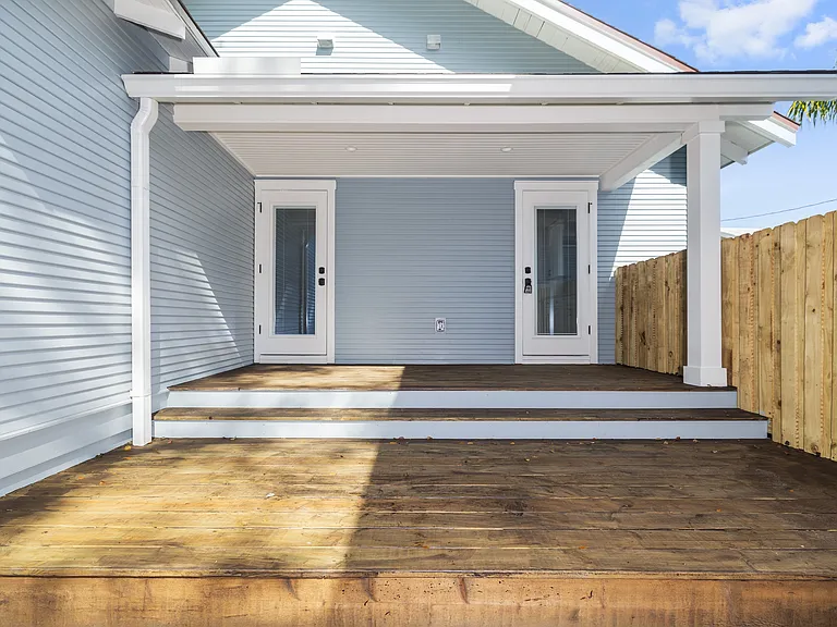 905 E Saint Clair St — Photo 22