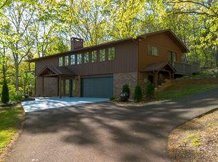 922 E Cross Rd, Dandridge, TN 37725