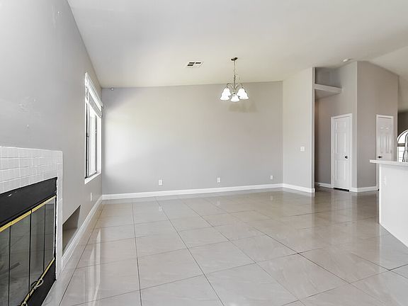 5th image of 2216 Jardine Ave