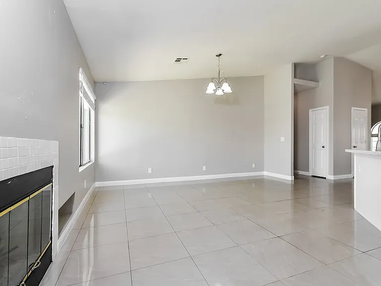 2216 Jardine Ave — Photo 5