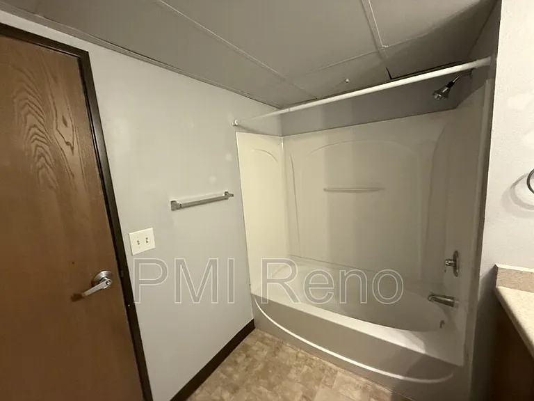 Big Horn Apartments — Photo 27
