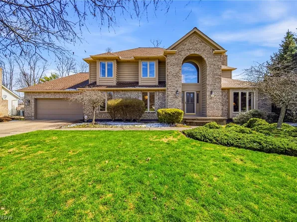 471 Medway Rd, Highland Heights, OH 44143