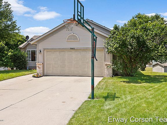3rd image of 948 Bryanwood Ct