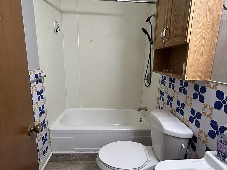 1007 E Monroe St — Photo 5