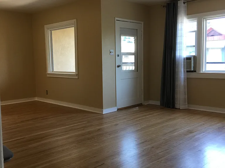 275 1/2 S Orange St — Photo 3