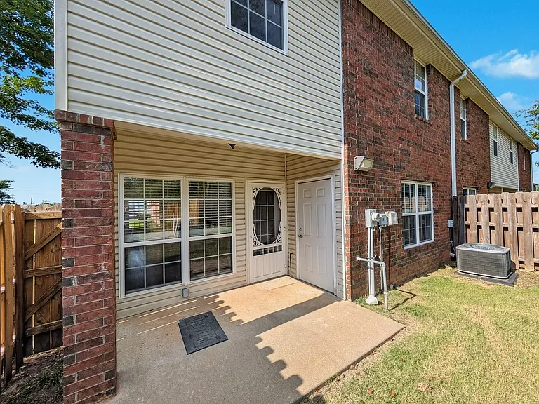 904 W Dixson St — Photo 18