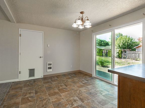 4th image of 15204 SE 2nd Cir