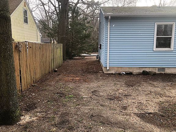 4th image of 318 Cedar Dr
