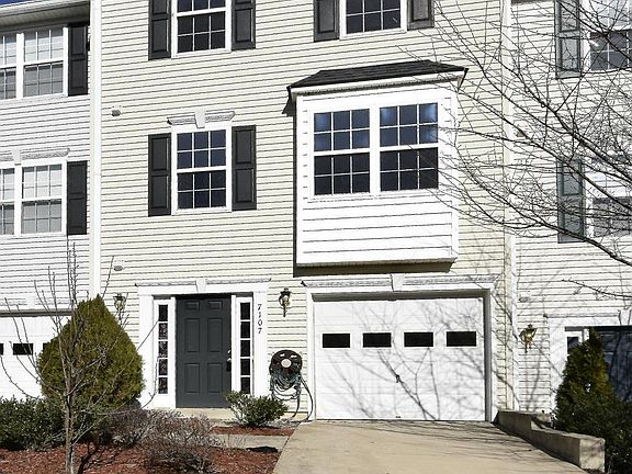 3rd image of 7107 Wytheville Cir