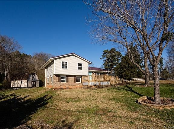 2nd image of 512 Paradise Cir