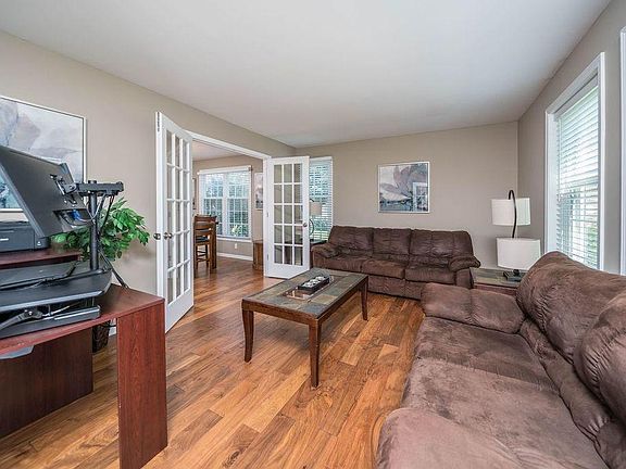 3rd image of 7616 Muirfield Dr