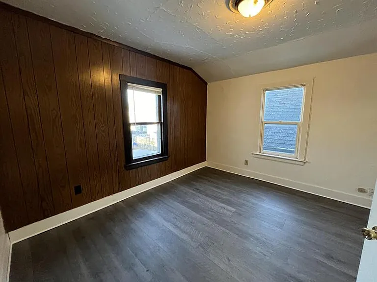 922-924 Erie Ave #924 — Photo 5