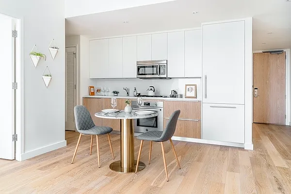 Rented by Greystar | media 27