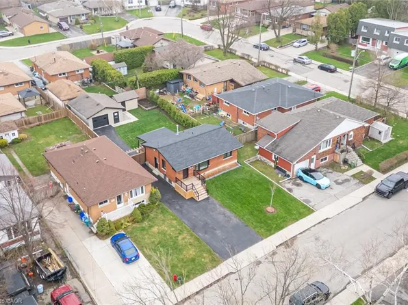 185 Deschene Ave, Hamilton, ON L9A 3K3