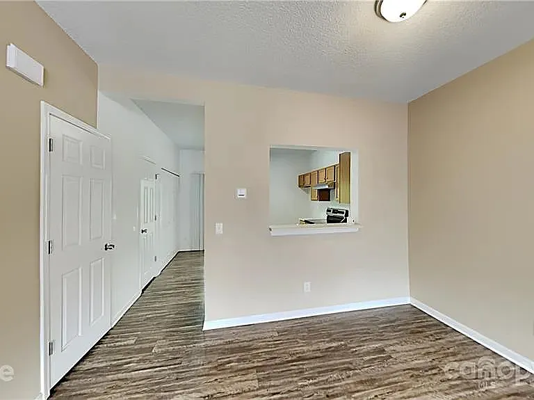 8027 Stoneham Ct — Photo 4
