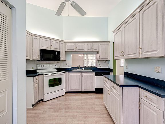 2nd image of 3339 Jog Park Drive #4121