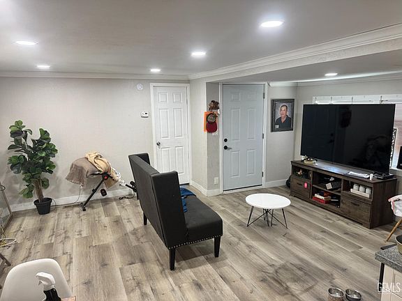 3rd image of 6601 Eucalyptus Dr #30