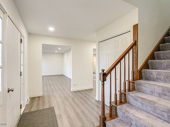 4th image of 330 Parkview Dr