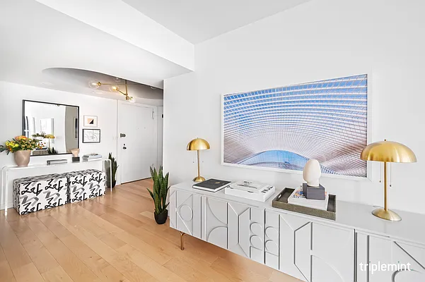 Sold by Triplemint | media 11