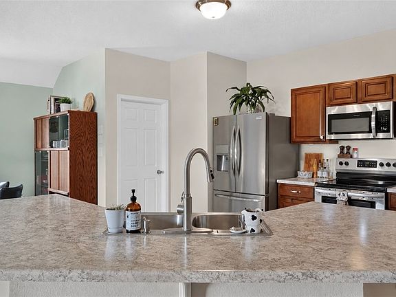 5th image of 1301 E Ridge View Dr