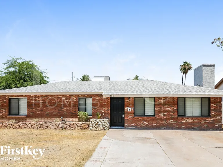 806 E El Caminito Dr — Photo 1