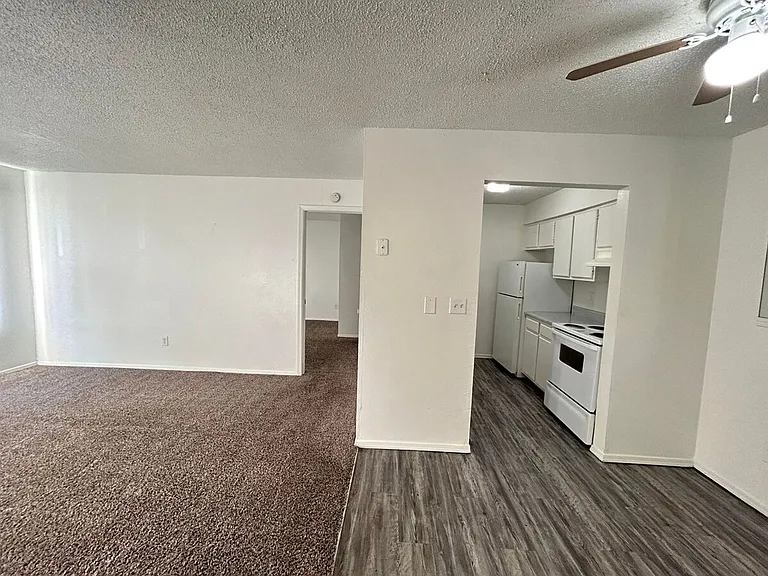 Almonte Apartments — Photo 10