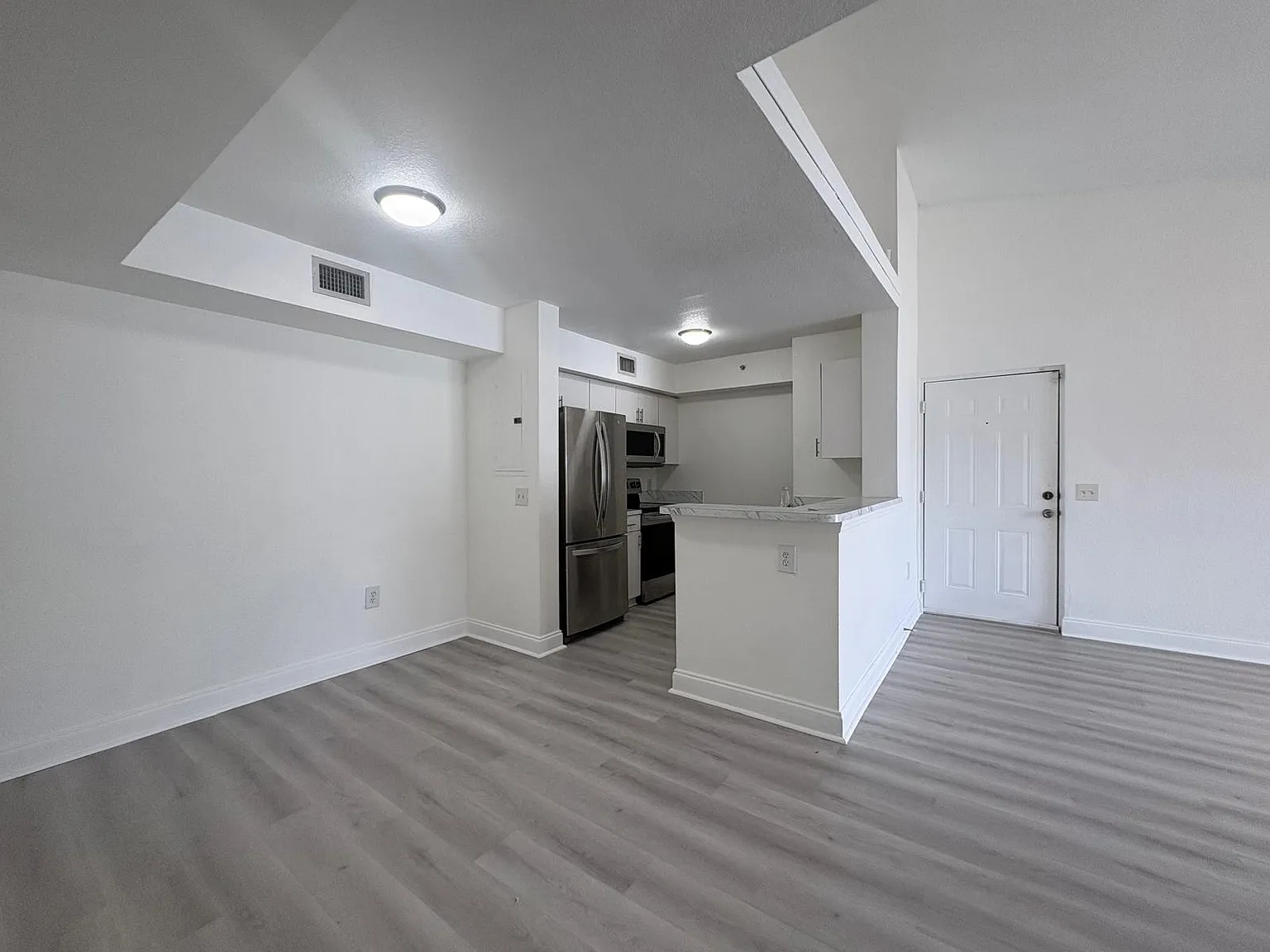 2 bed, 900 sqft, $1,799 — Photo 2