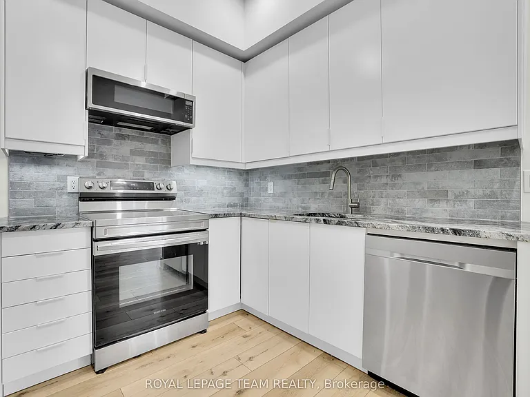 531 McLeod St #A — Photo 15