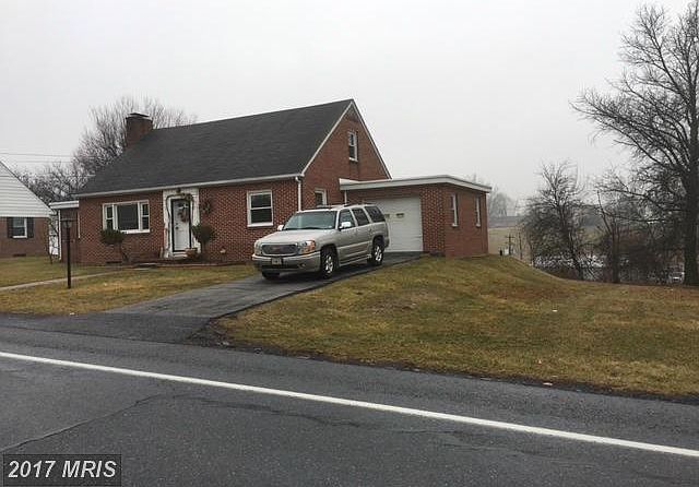 2nd image of 2126 Lincoln Way E