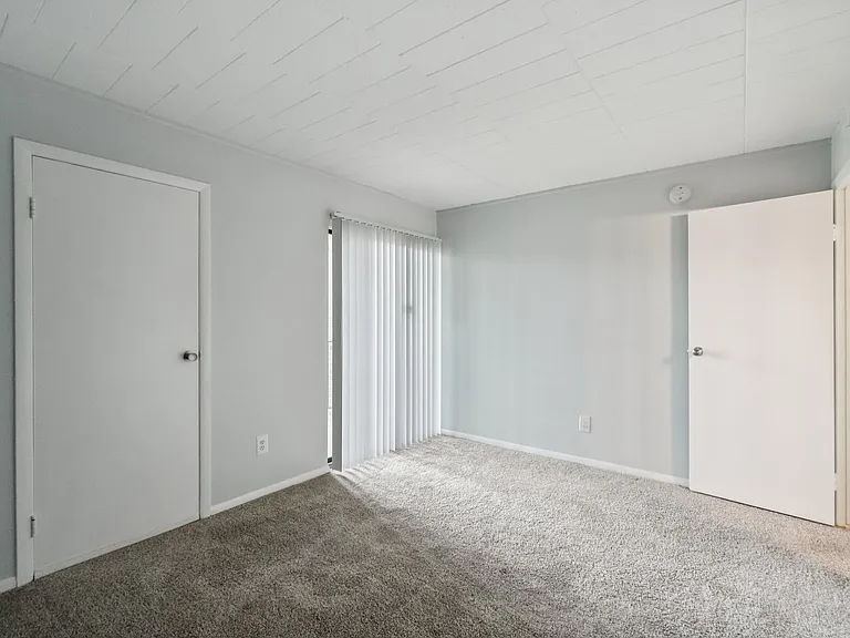Palms East Apartments — Photo 39