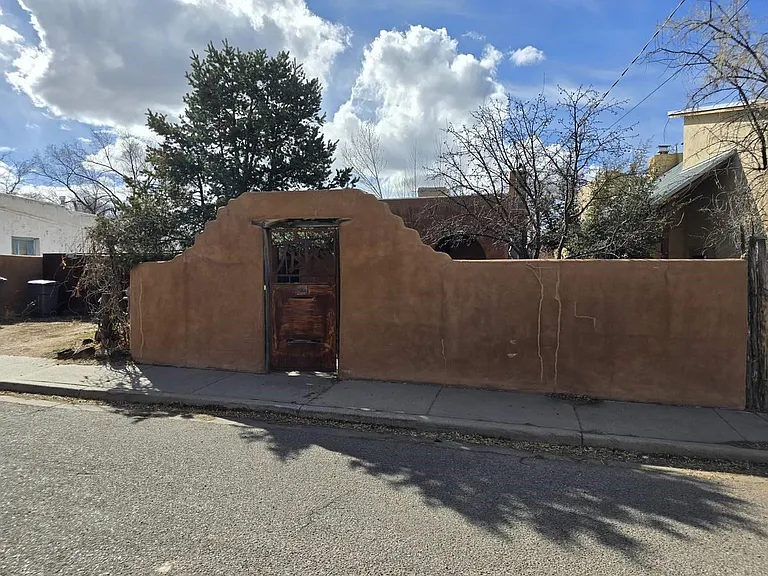 246 Casados St — Photo 1