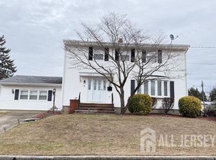 5 Bernadine St, Sayreville, NJ 08872