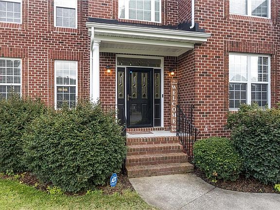 3rd image of 909 Brice Ct