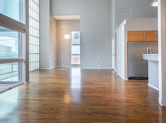 3rd image of 1954 N Wilmot Ave #3