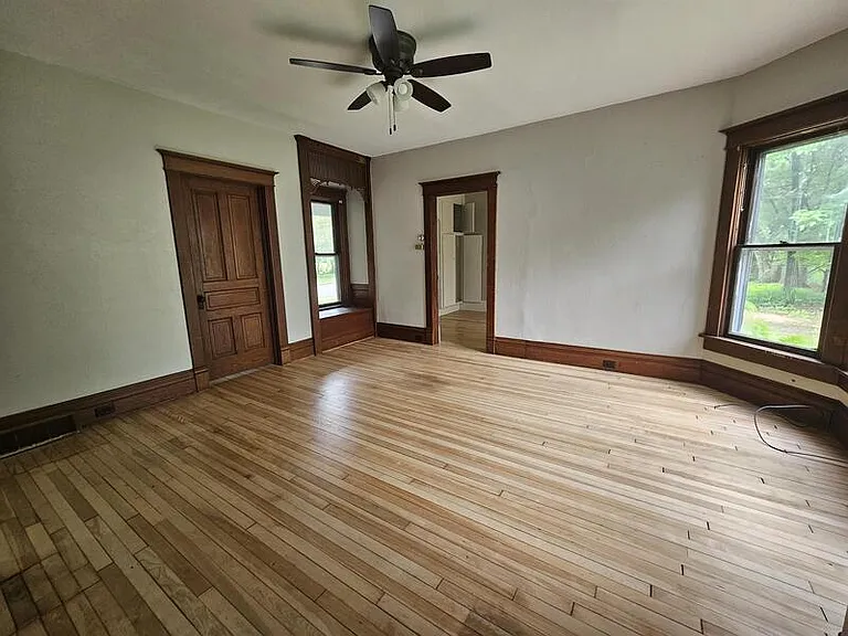 206 N State St — Photo 6