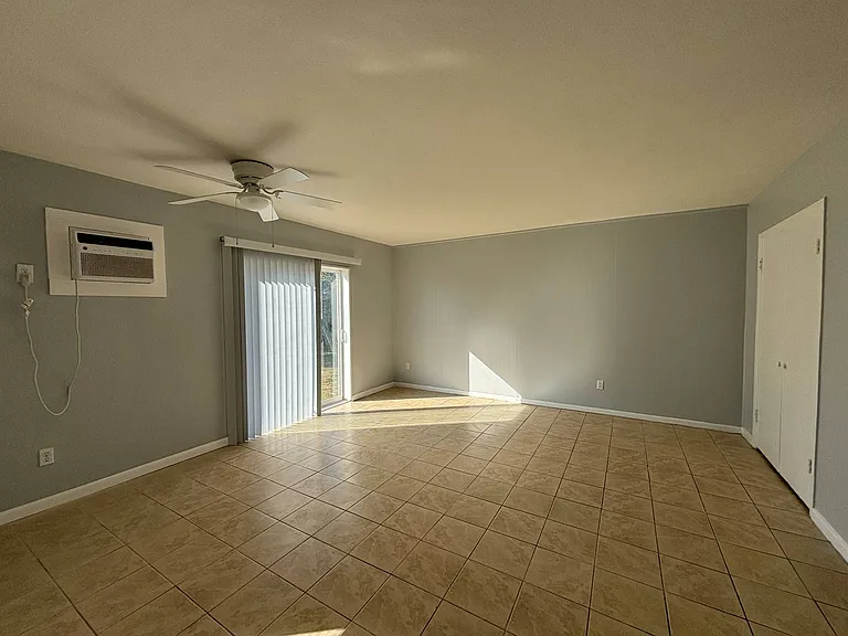 310 Farnol St SW #3 — Photo 5