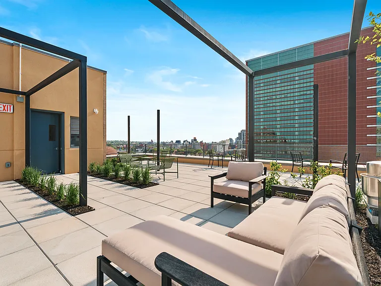 151 S Elliott Pl #8I — Photo 24