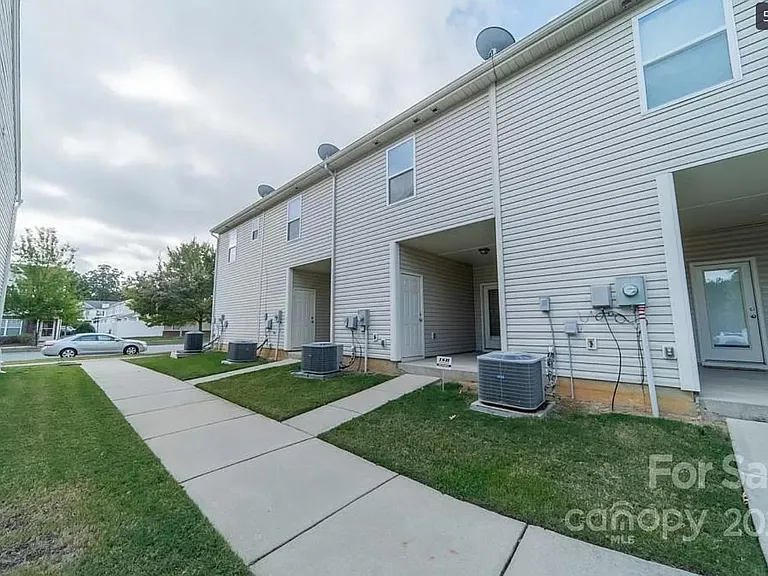 12754 Livengood Ln — Photo 6