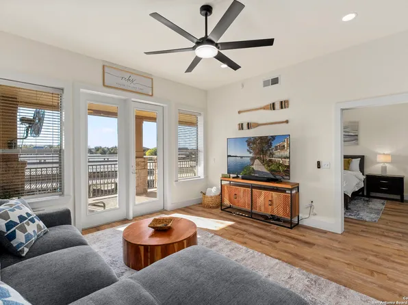 1000 The Cape #10, Horseshoe Bay, TX 78657